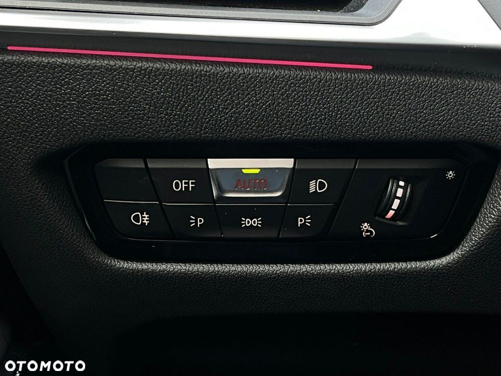 BMW Seria 3 330e PHEV xDrive M Sport - 23