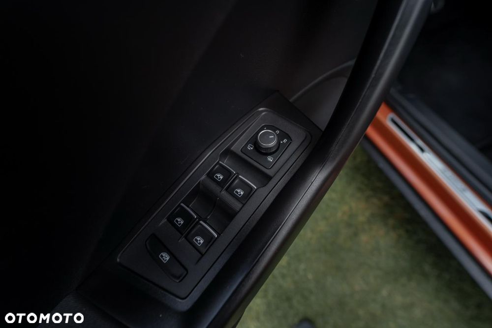 Volkswagen T-Roc - 37