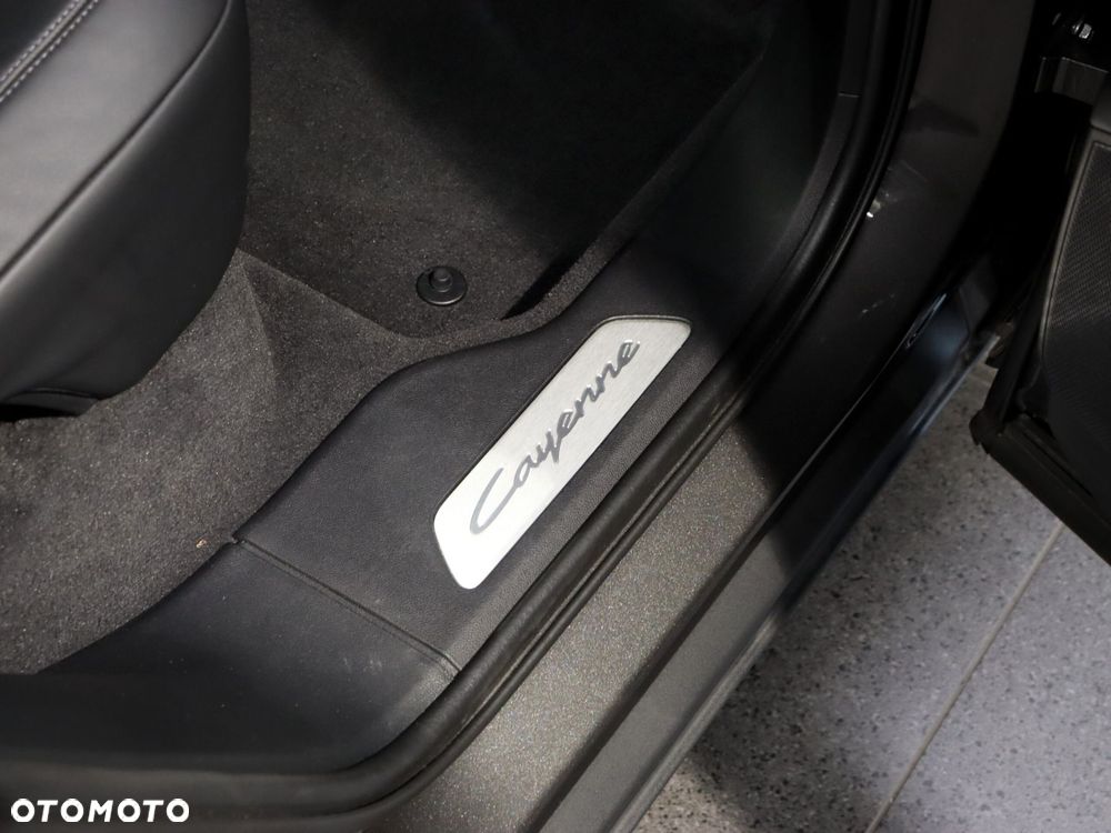 Porsche Cayenne Standard - 33