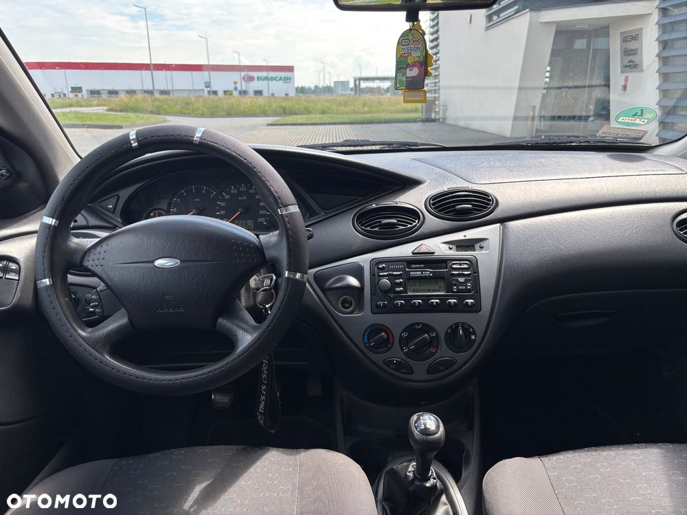 Ford Focus 1.6 Ghia - 10
