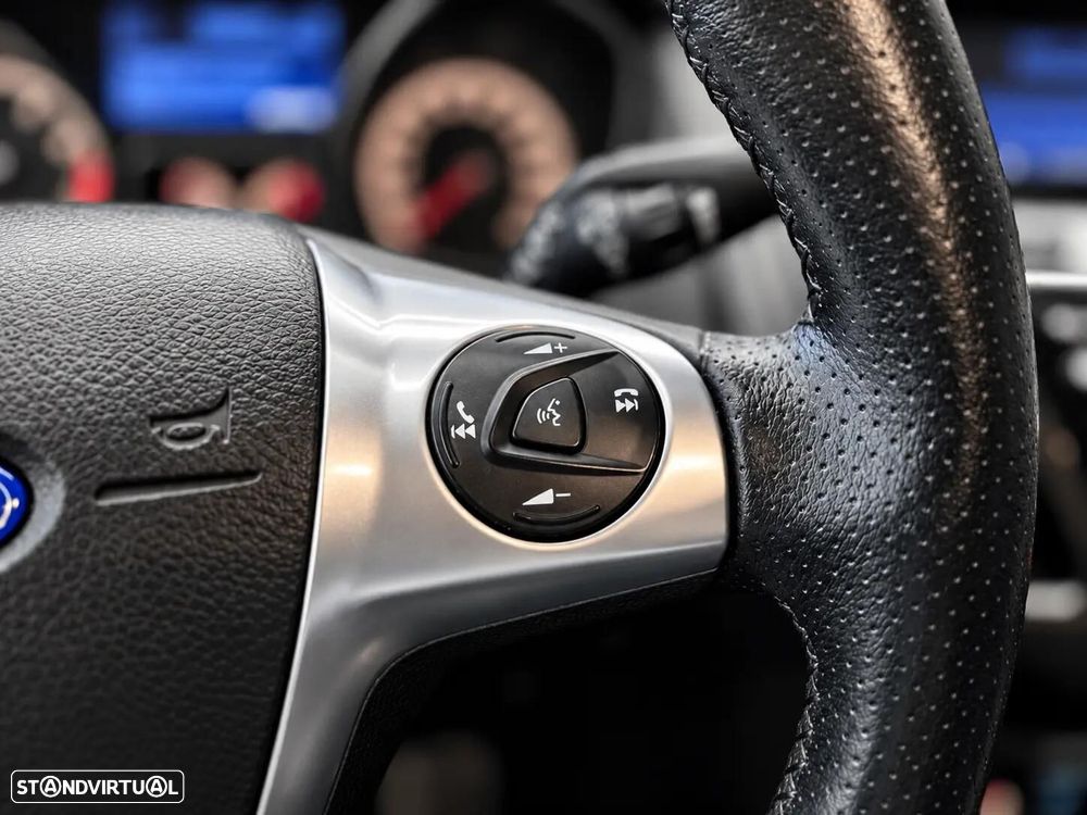 Ford Focus 2.0 EcoBoost ST c/ Pack Pele Desportiva - 29