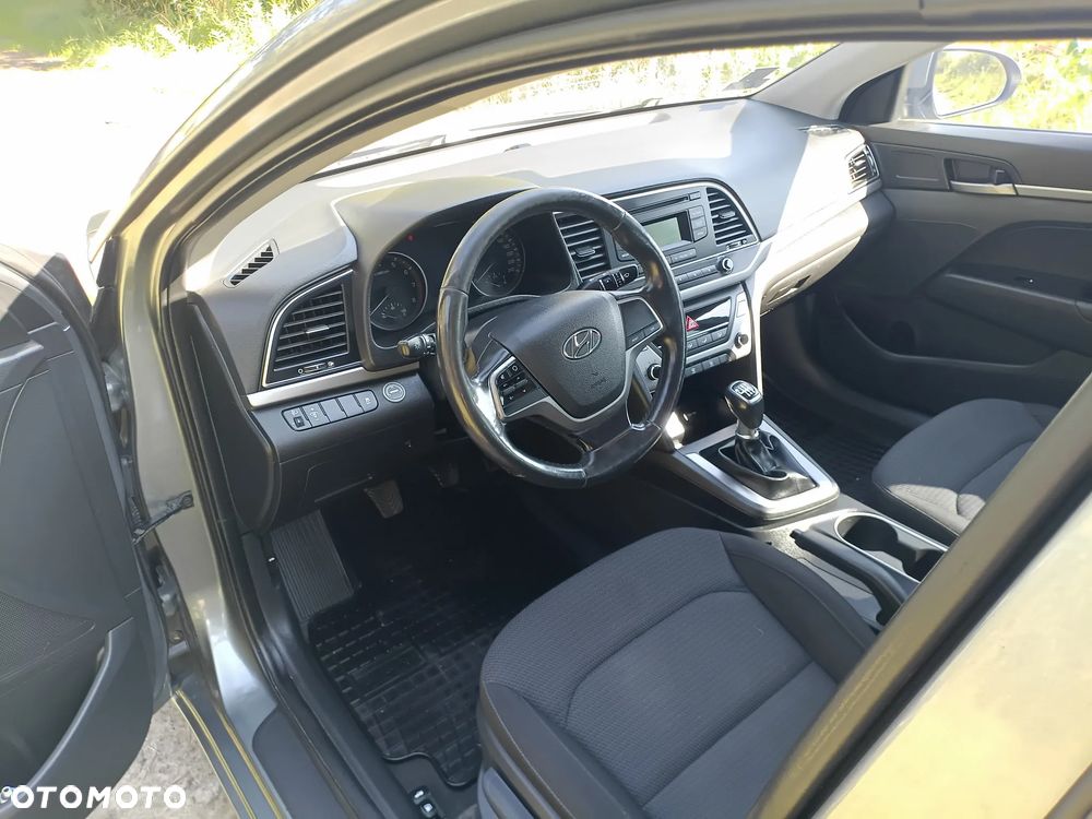 Hyundai Elantra 1.6 Classic Plus - 5