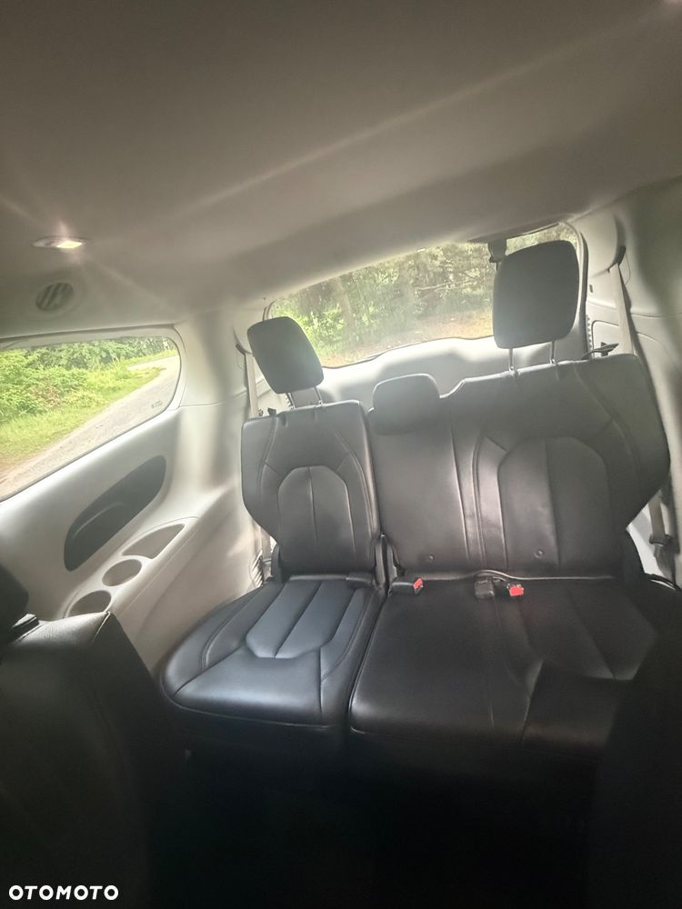Chrysler Pacifica - 14