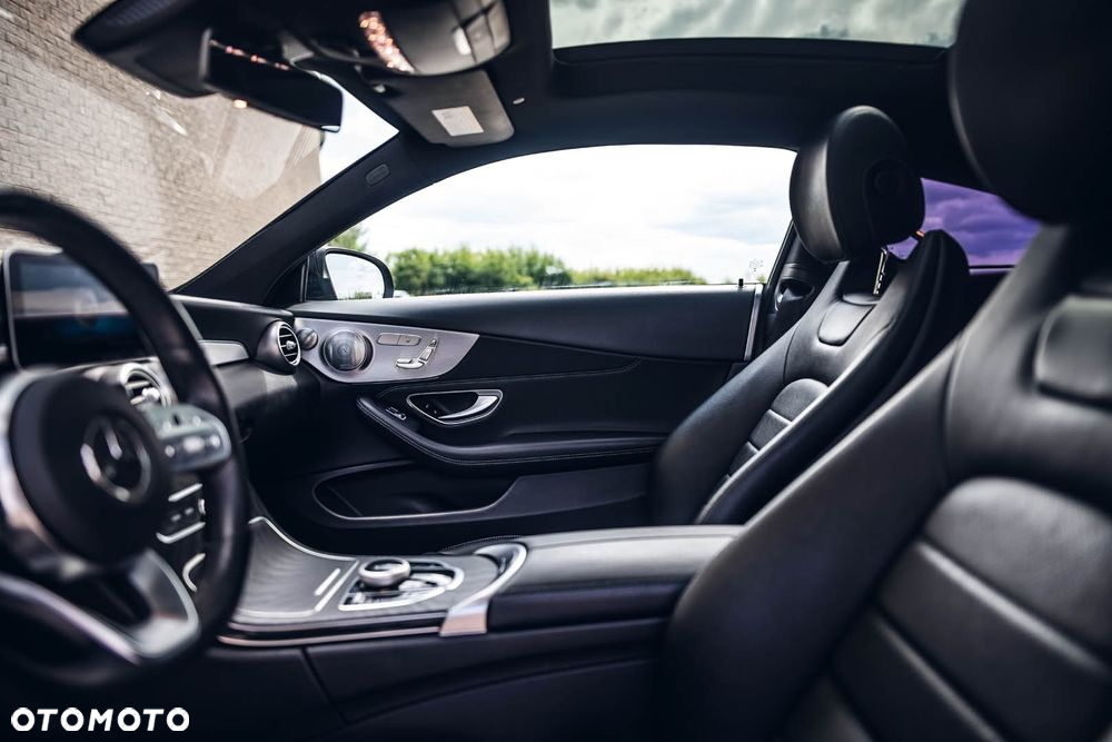 Mercedes-Benz Klasa C 300 Coupe 9G-TRONIC AMG Line - 26