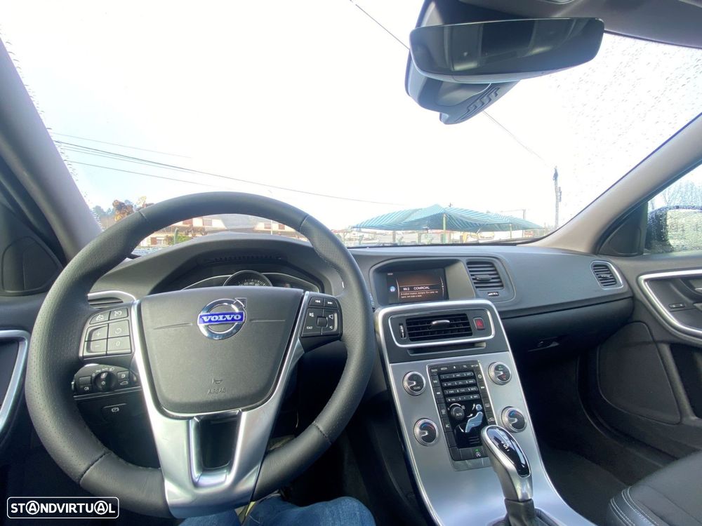 Volvo V60 Cross Country 2.0 D4 Momentum Geartronic - 14