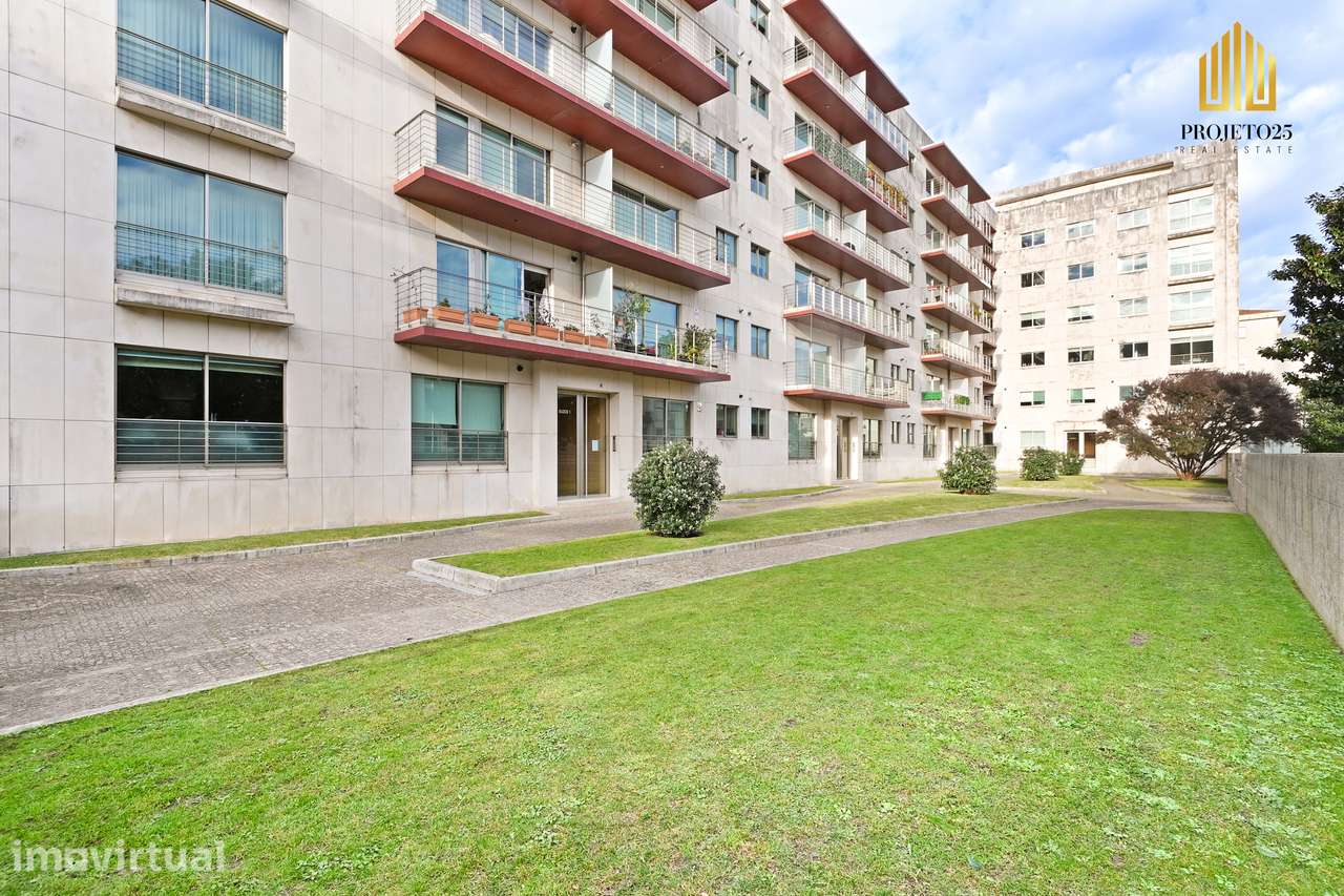 T2 Com Terraço Privativo em Condº Fechado com Piscina Coberta e Jardim - Grande imagem: 3/37