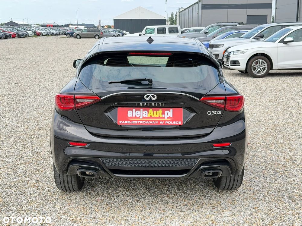 Infiniti Q30 1.6t Sport 7DCT - 11