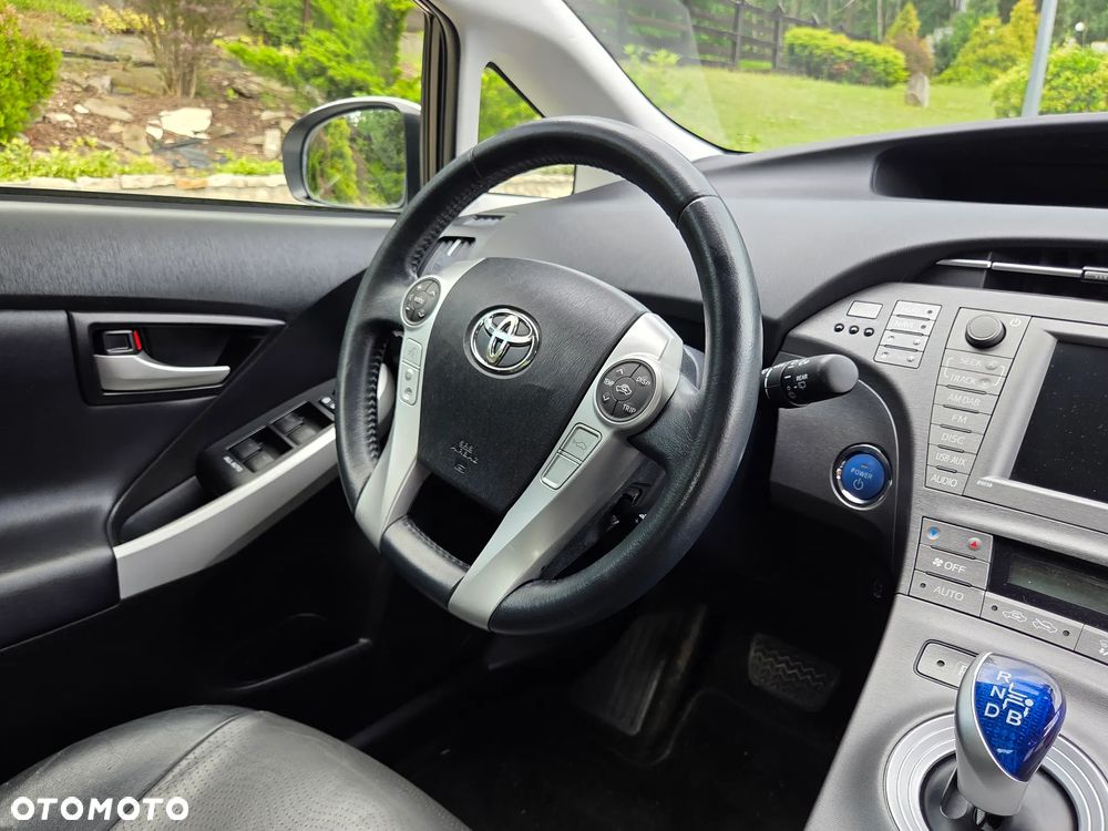 Toyota Prius (Hybrid) Executive - 19