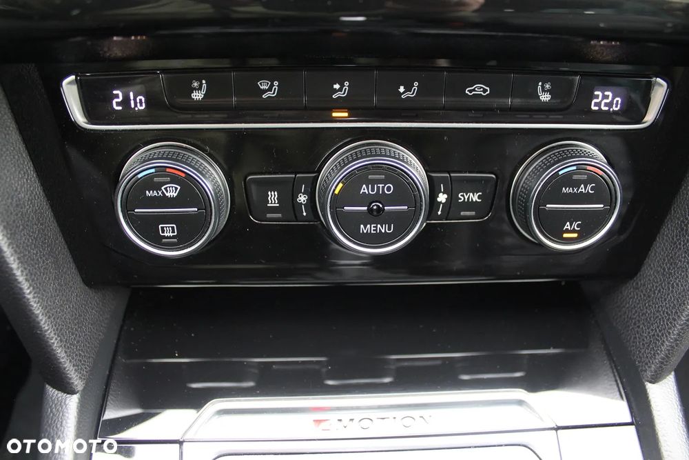 Volkswagen Passat Variant 2.0 TDI 4Mot R-Line Edition DSG - 25