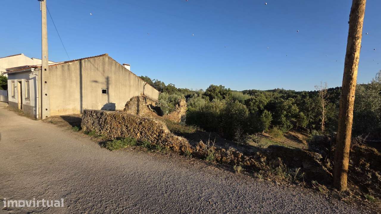 Casa T3 para restaurar com terreno, a 2 kms de Ferreira do Zêzere - Grande imagem: 5/37