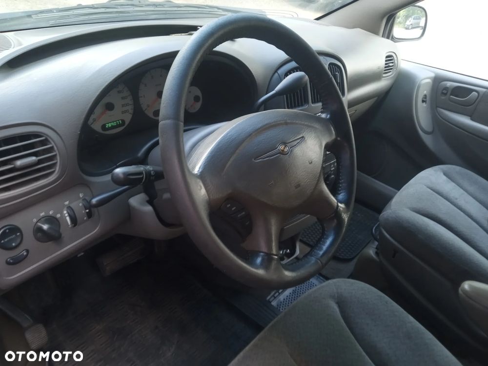 Chrysler Grand Voyager 3.3L LX - 11