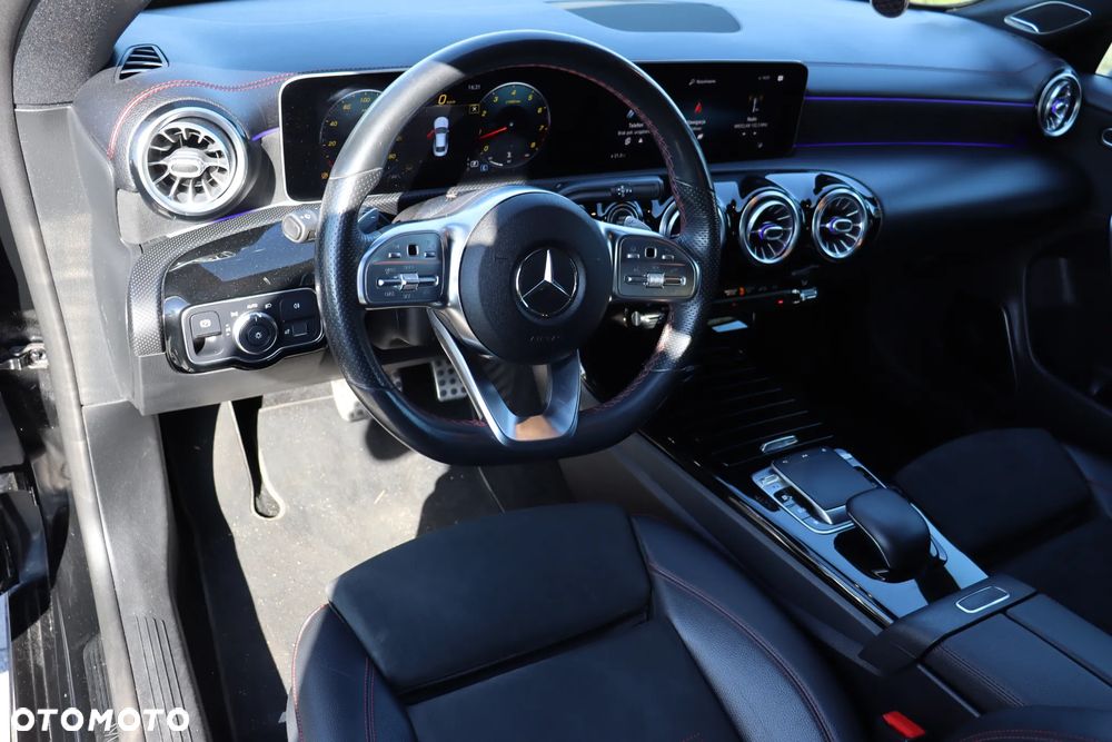 Mercedes-Benz CLA 220 7G-DCT - 11