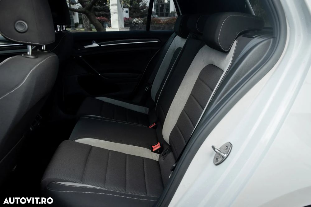 Volkswagen Golf - 39