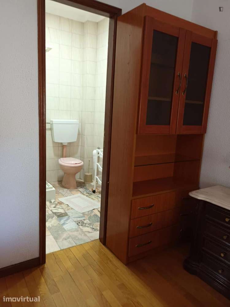 Quarto - localizado em Sé de Braga e São Lázaro Braga - Grande imagem: 3/22