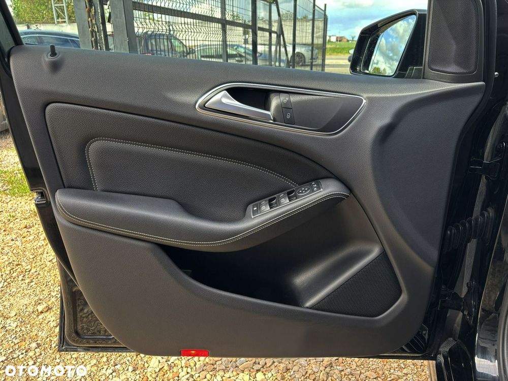 Mercedes-Benz Klasa B 200 7G-DCT UrbanStyle Edition - 13
