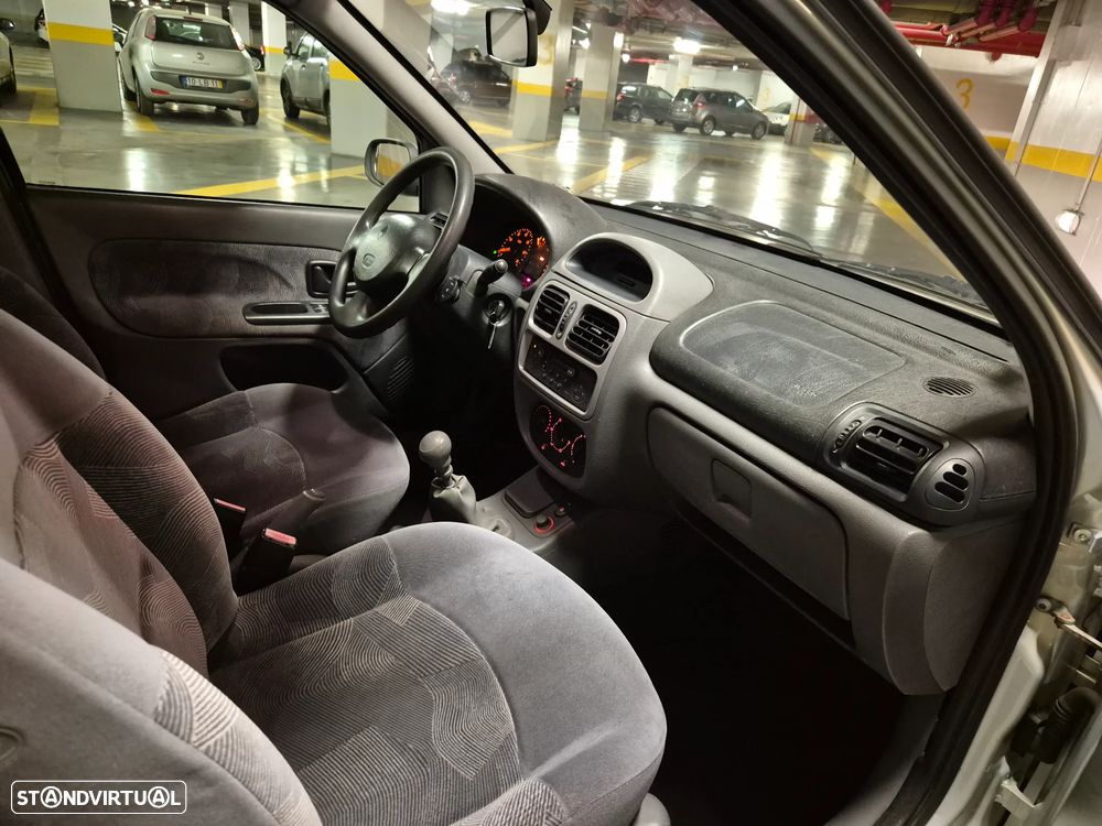 Renault Clio 1.2 RXE - 30