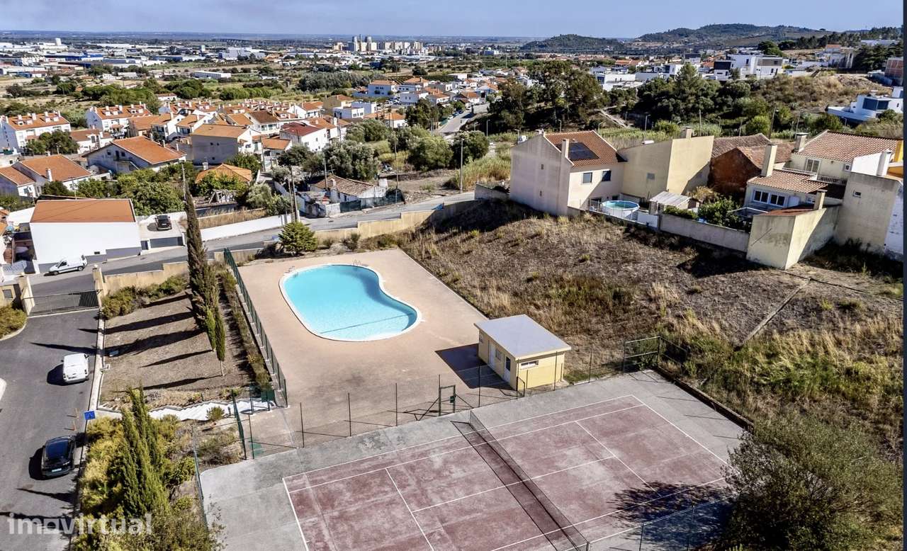 T2 com Piscina, Campo de Ténis e Garagem em Condomínio Fechado - Grande imagem: 3/5