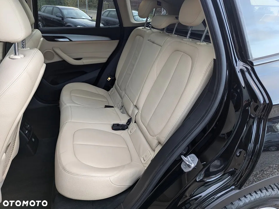 BMW X1 xDrive25d xLine - 23