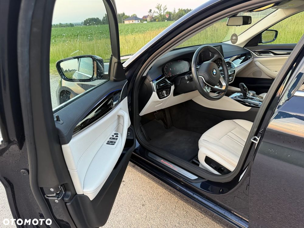 BMW Seria 5 520d Luxury Line - 9