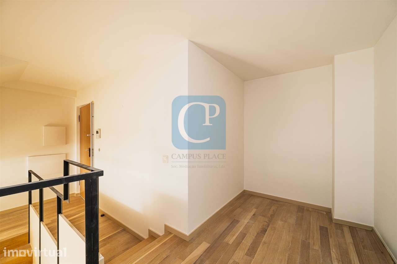 Apartamento T0+1 Duplex, junto à Praça da República, Porto - Grande imagem: 5/17