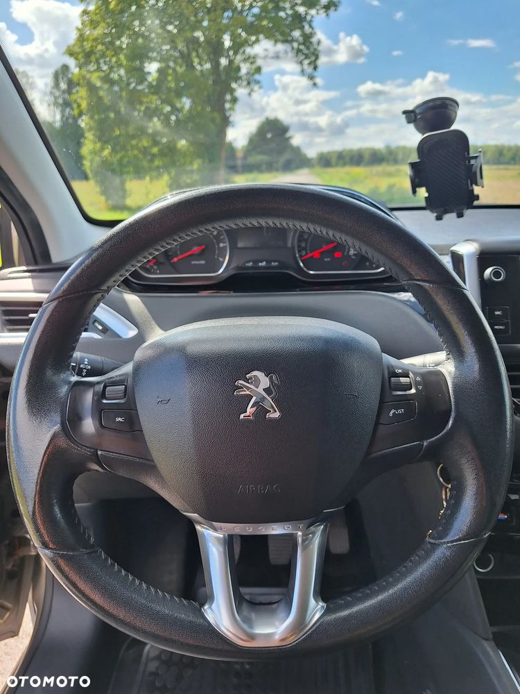 Peugeot 208 - 12