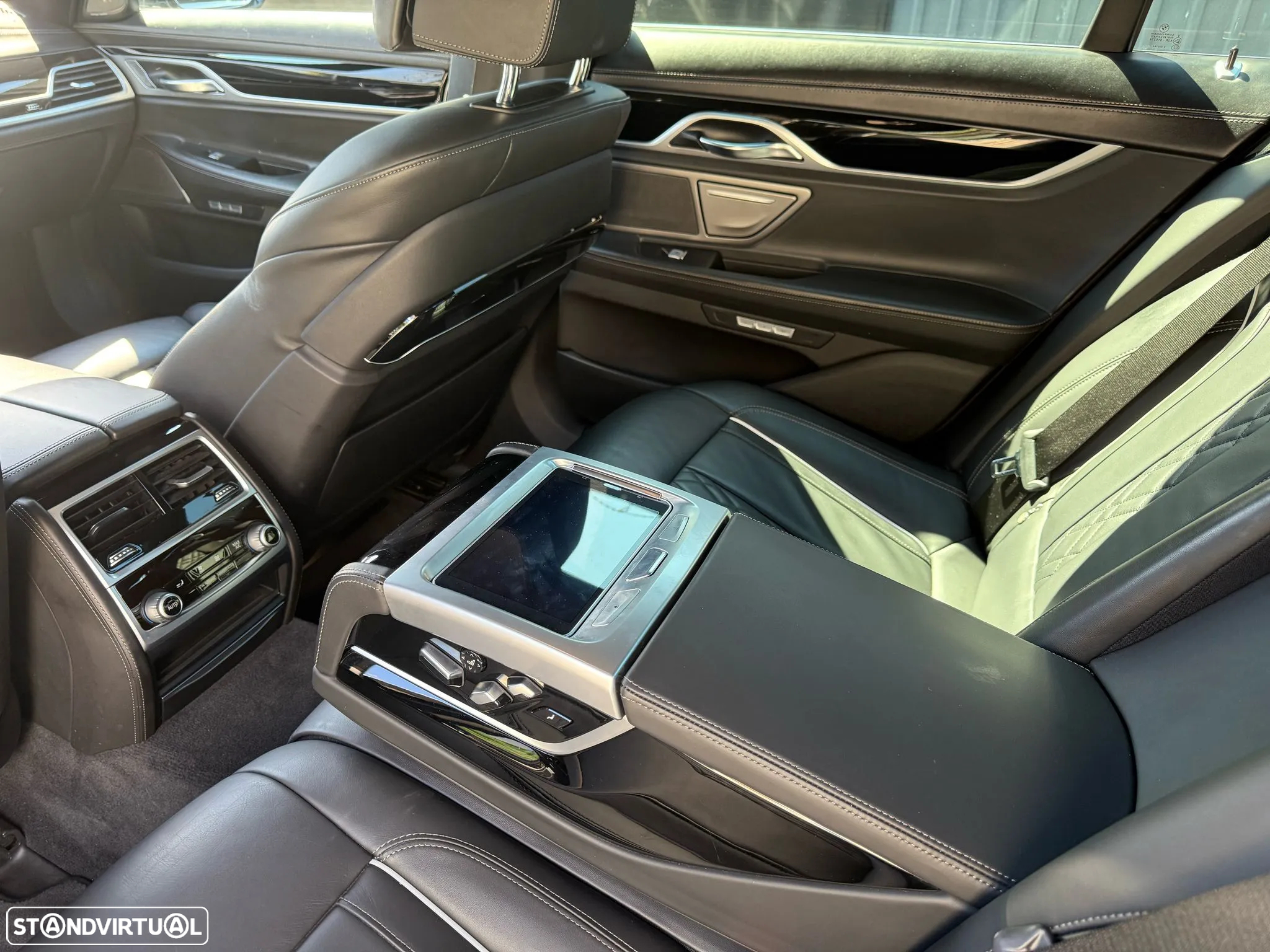 BMW 740 d xDrive Pack M - 10