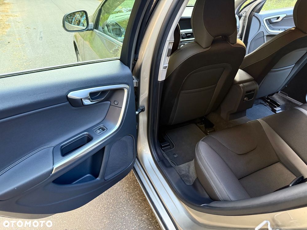 Volvo V60 D3 Momentum - 8