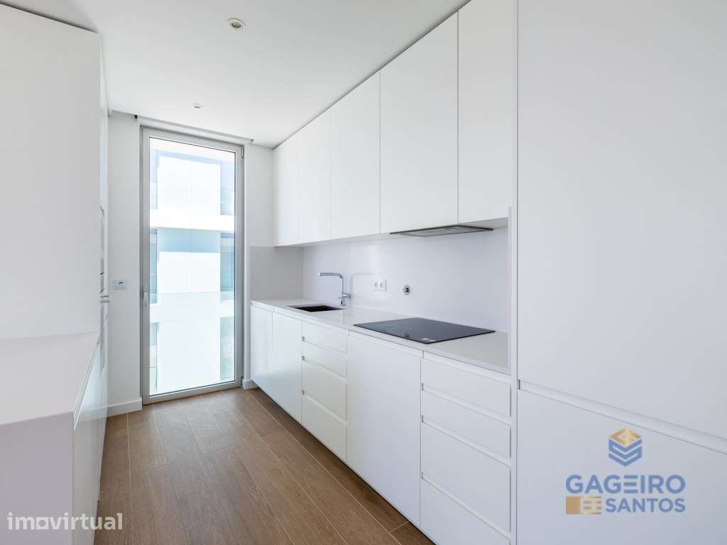 Apartamento T2 inserido em condomínio de luxo na primeira linha de ... - Grande imagem: 5/28