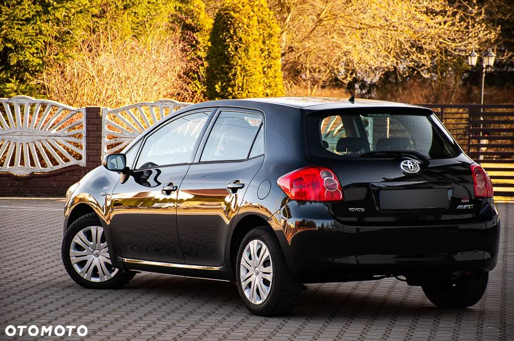Toyota Auris 1.6 VVT-i Executive - 23