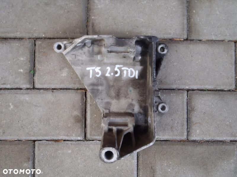 VW T5 2.5 TDI PODUSZKA ŁAPA MOCOWANIE 070903143C - 1