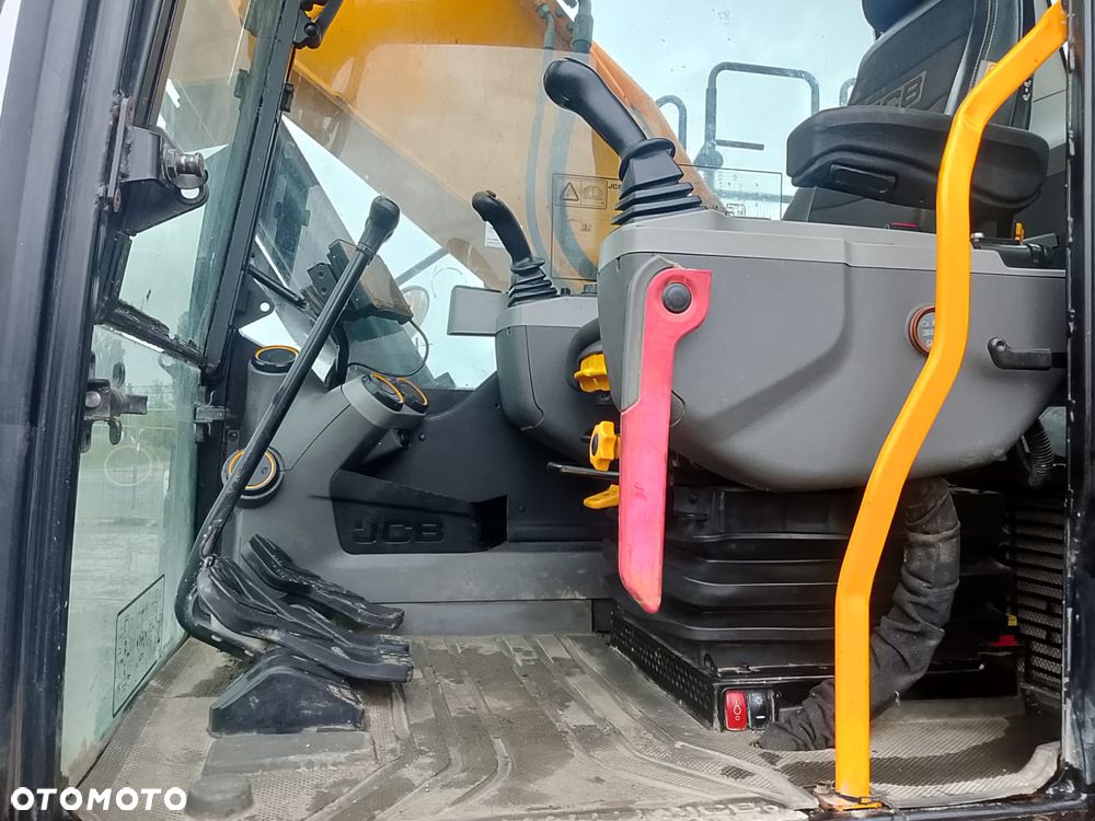JCB 220XLC - 12