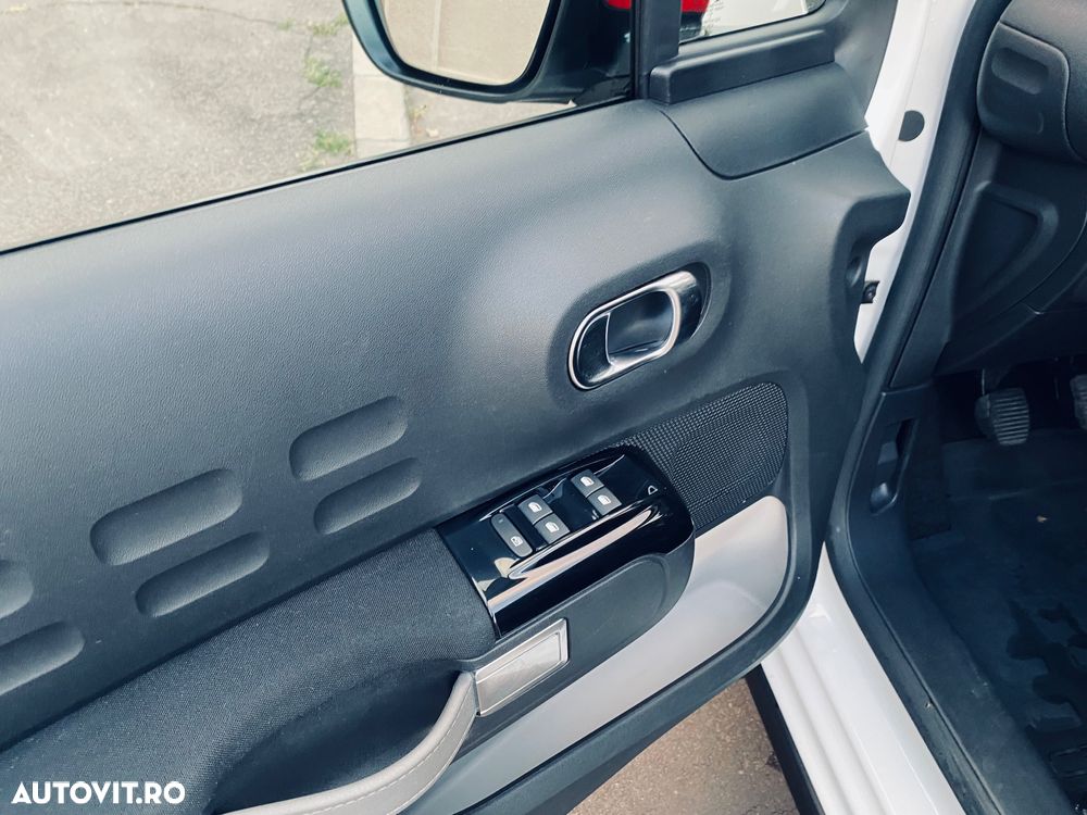 Citroën C3 1.2 PureTech BVM Shine - 16