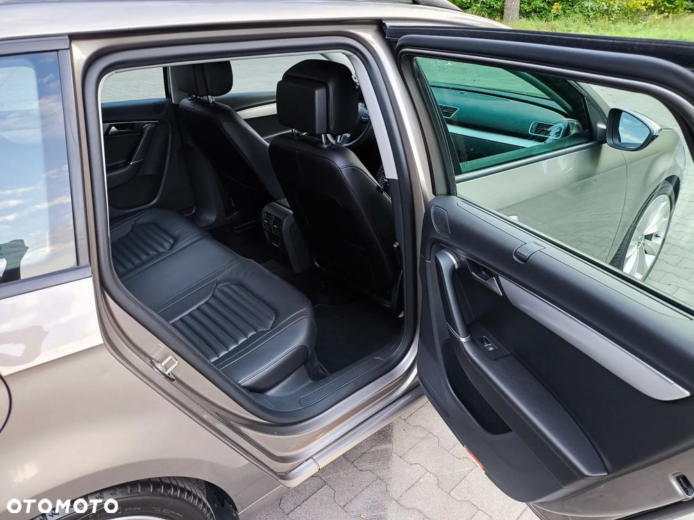 Volkswagen Passat 2.0 TDI DPF BlueMotion Technology Trendline - 22