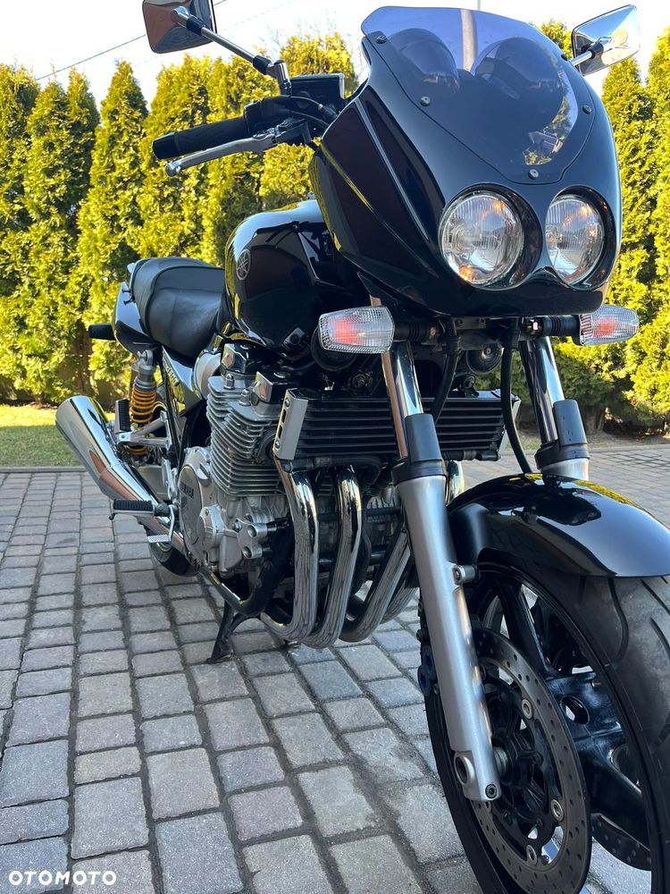 Yamaha XJR - 8