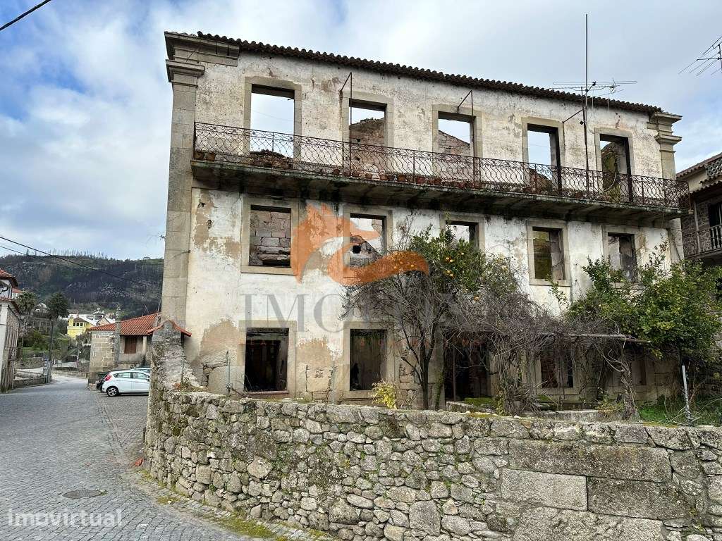 Fantástico Solar a venda em Avô com pequeno jardim (Oliveira do Hos... - Grande imagem: 4/17