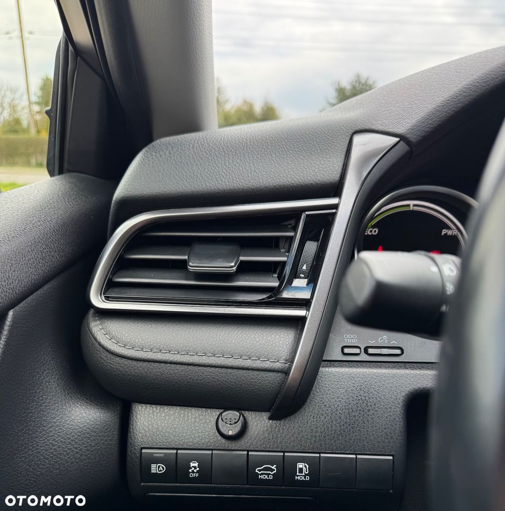 Toyota Camry 2.5 Hybrid Comfort CVT - 22