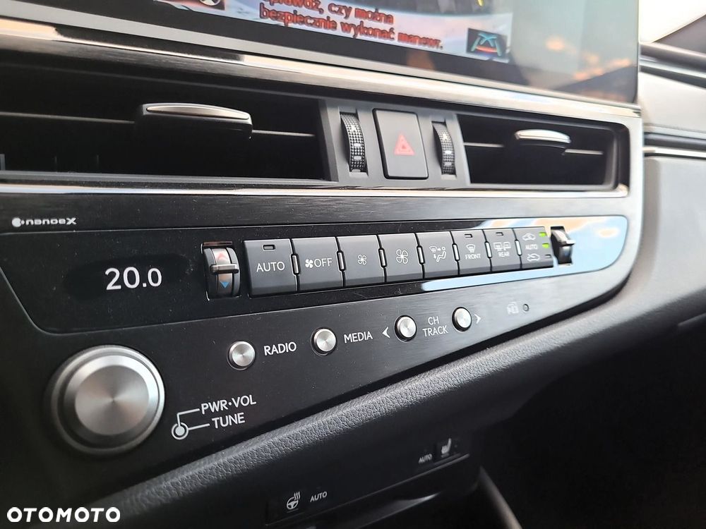 Lexus ES 300h Business Edition - 18