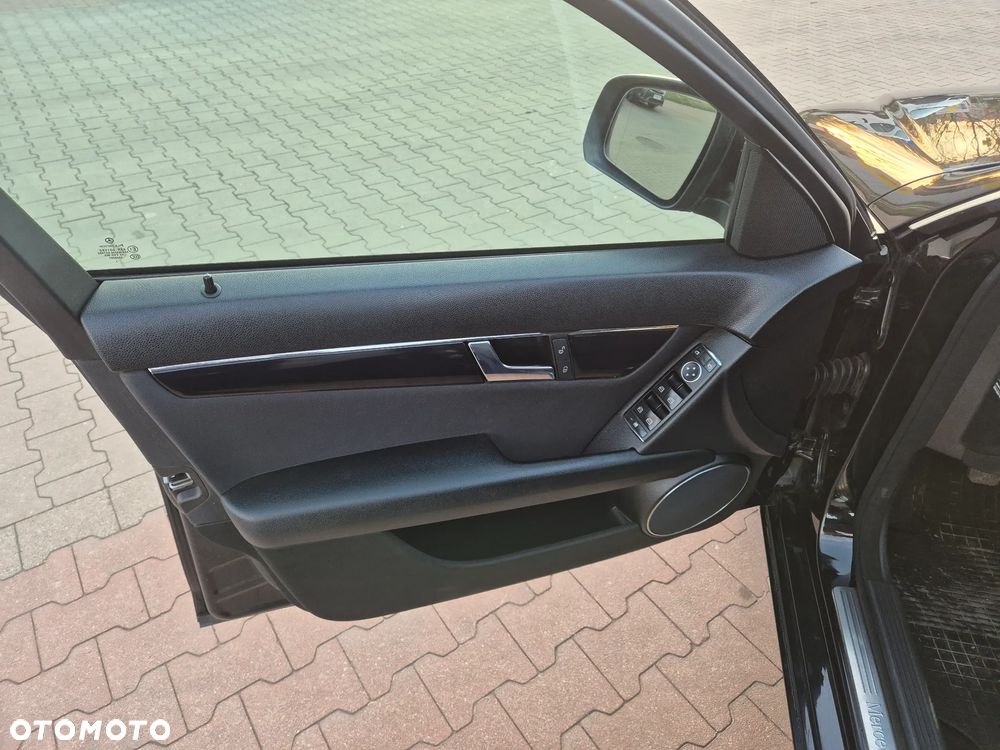 Mercedes-Benz Klasa C 200 CDI DPF BlueEFFICIENCY Elegance - 16