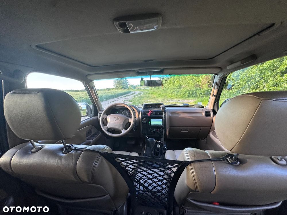 Toyota Land Cruiser - 23