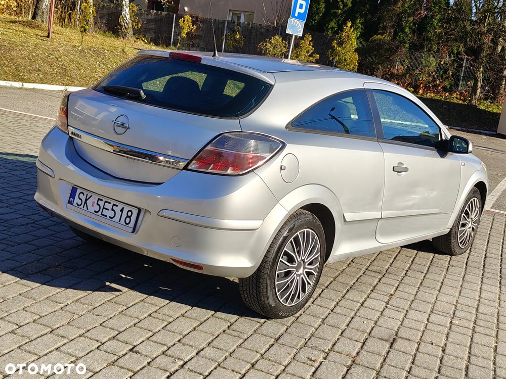 Opel Astra III GTC 1.8 Cosmo - 11