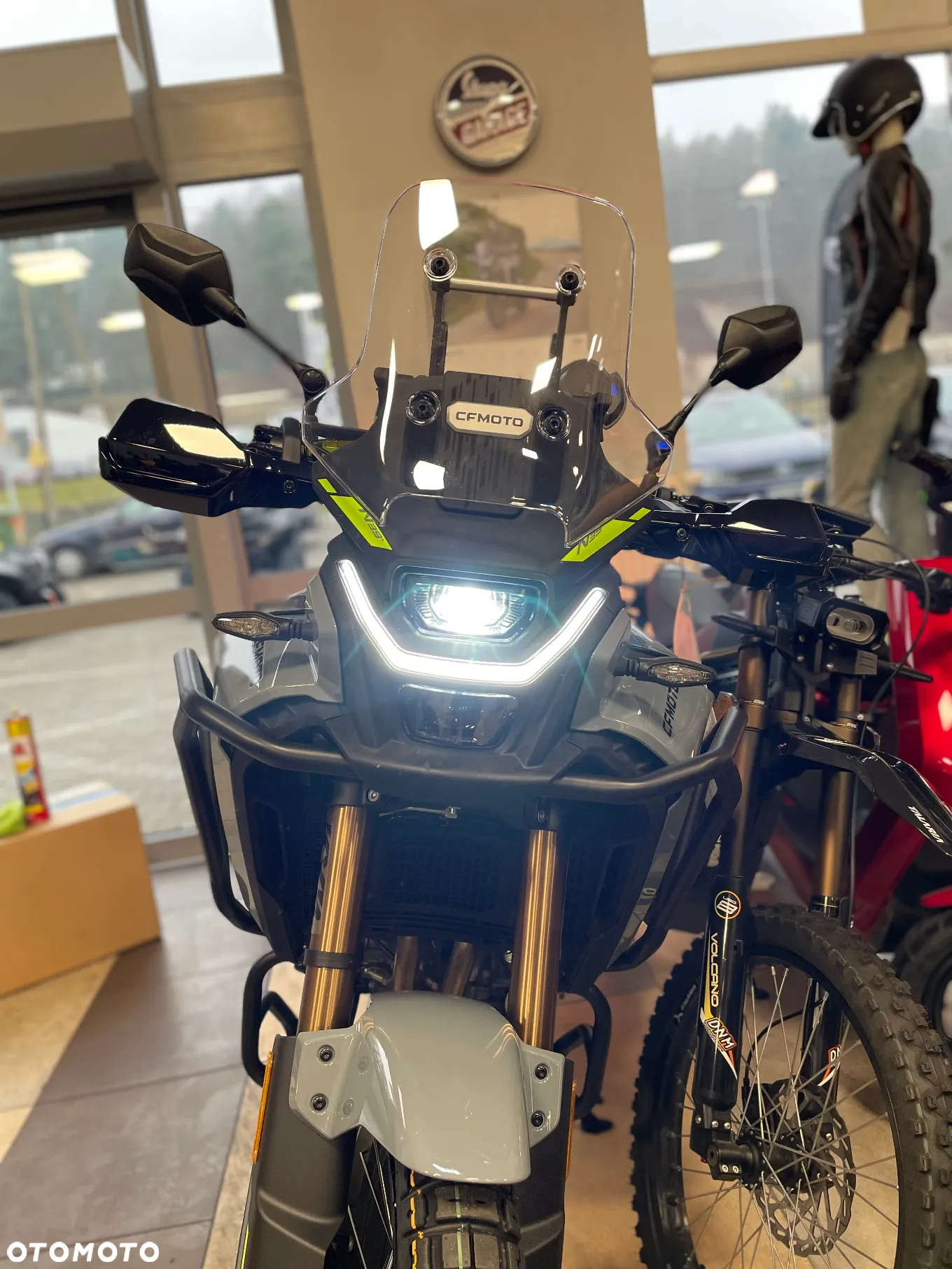 CFMoto MT - 8