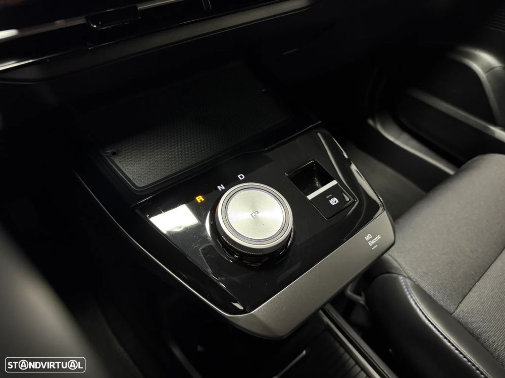 MG MG4 64 kWh Luxury - 14