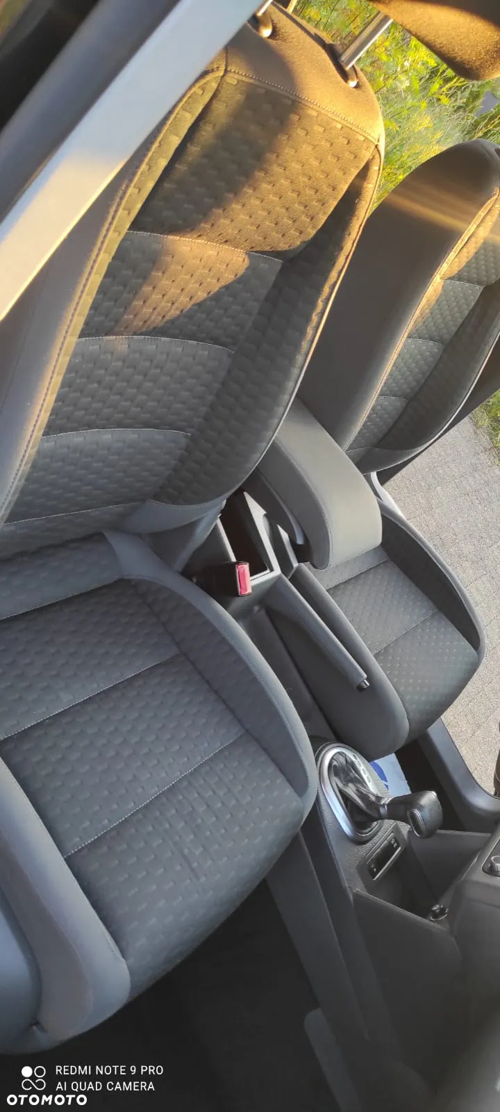 Volkswagen Touran 2.0 TDI DPF BlueMotion Technology DSG Comfortline - 30