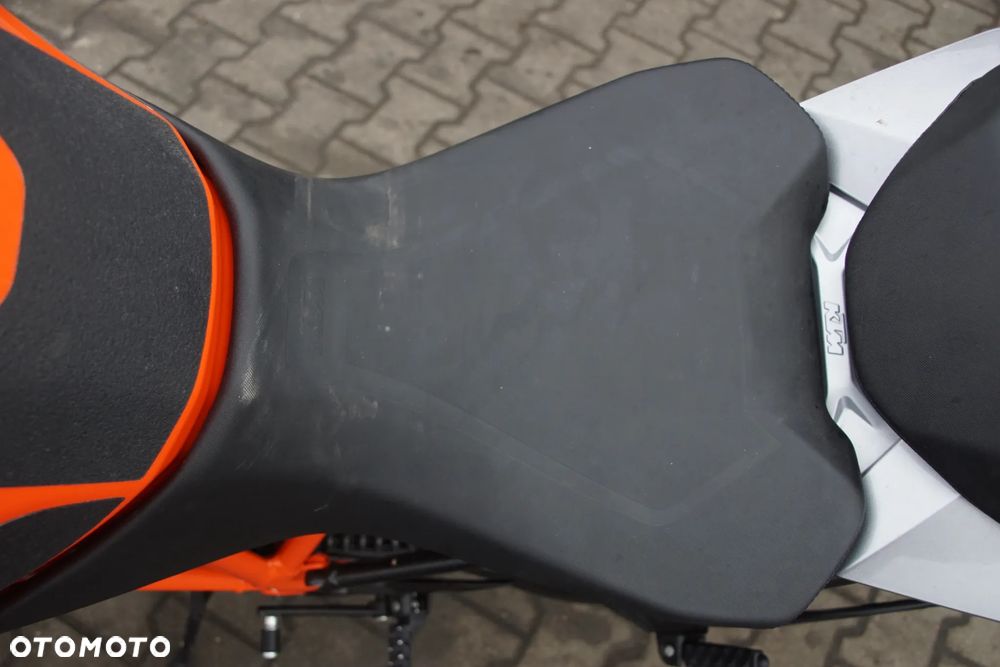 Motocykl na części KTM 1290 SUPER DUKE GT 2019 silnik dekiel osłona zbiornik licznik lagi laga lampa amortyzator felga rama dokumenty siedzenie przełącznik wydech akrapovic błotnik - 22
