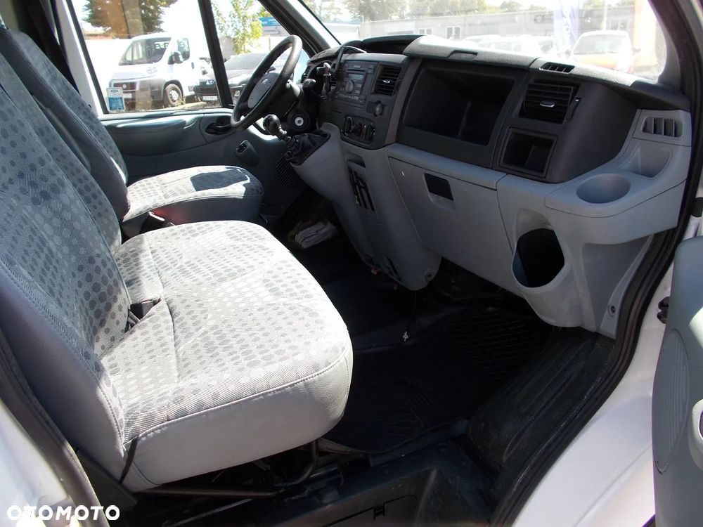 Ford Transit - 12
