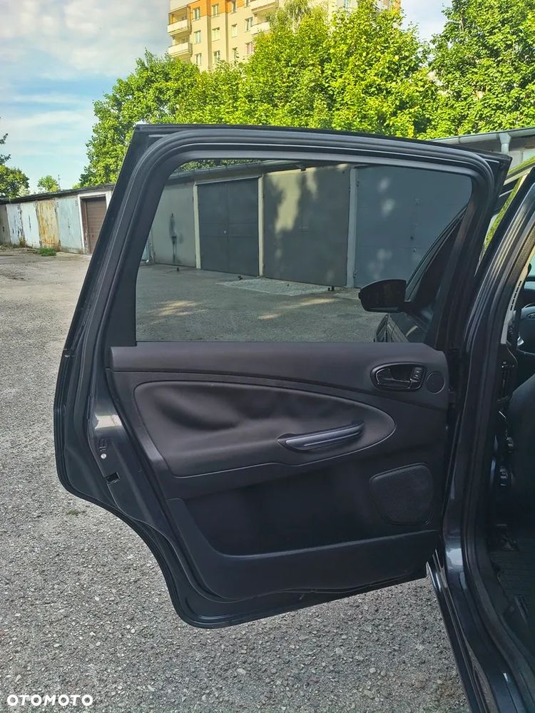 Ford S-Max 2.0 TDCi DPF Ambiente - 17