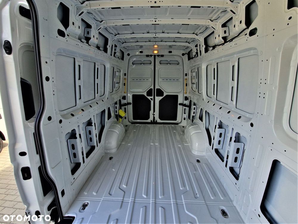 Volkswagen Crafter - 14