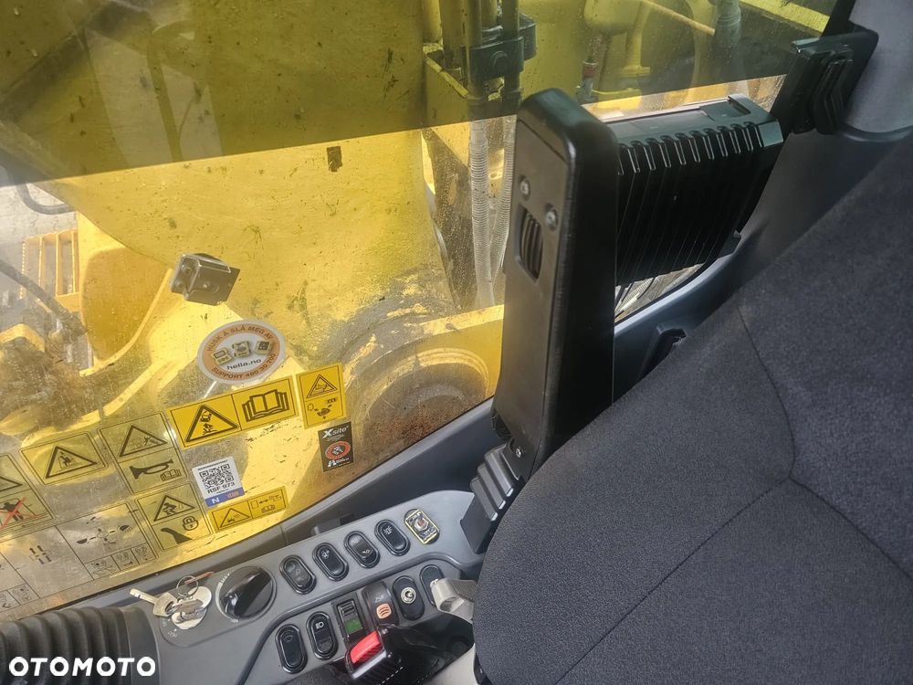 Komatsu PC360LC-10 LONG - 17