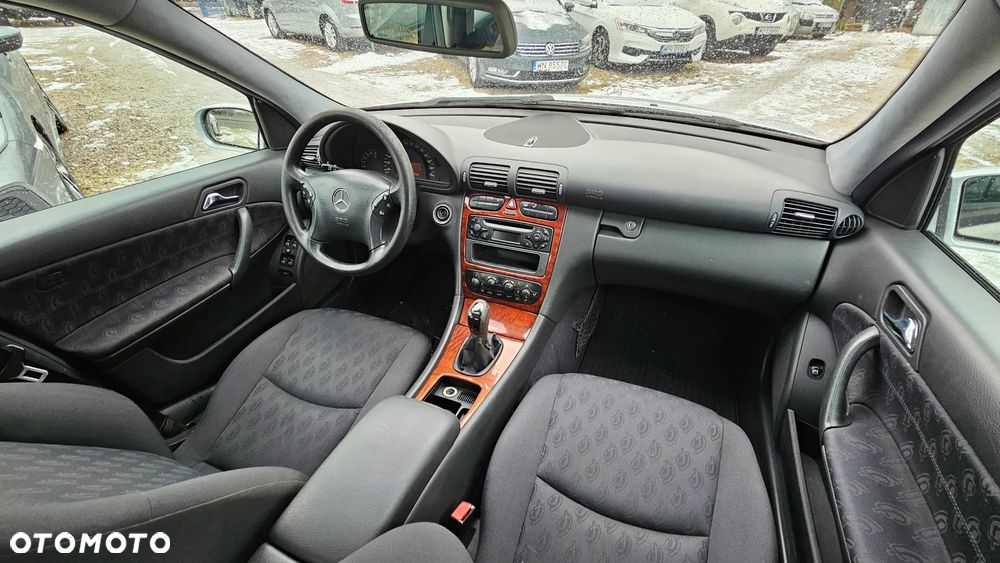 Mercedes-Benz Klasa C 200 CDI Classic - 16
