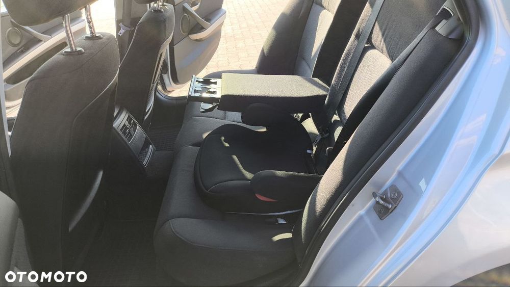 BMW Seria 3 318d - 9